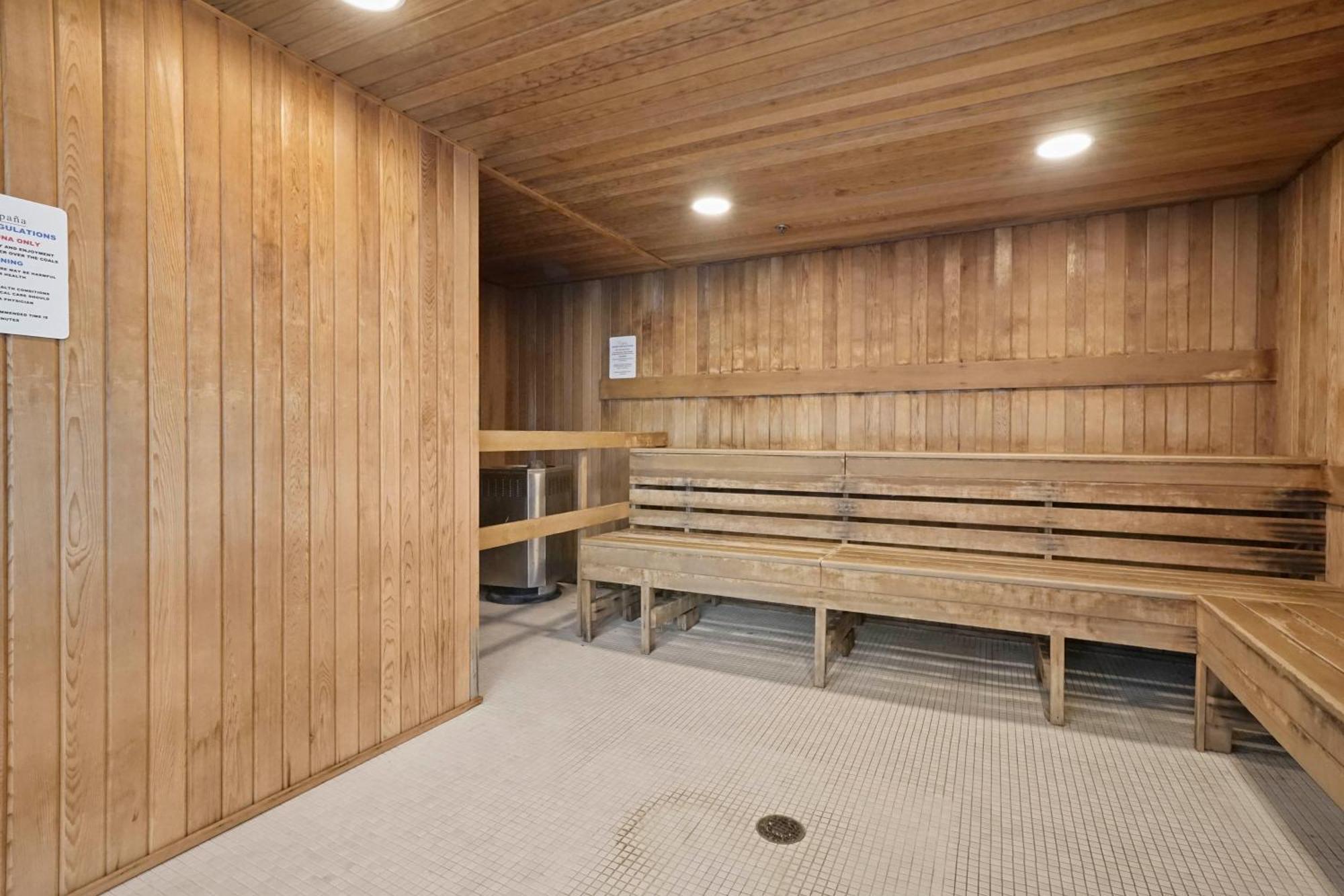Apartamento One-of-a-kind Luxury 3 Bed Penthouse W/ Huge Private Patio, Hot Tub & Firetable! Vancouver